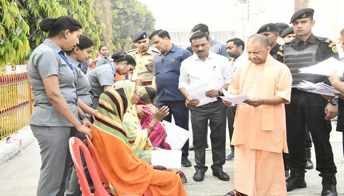 बिना चिंता उपचार कराइए, पैसा हम देंगे : सीएम योगी