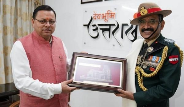 सीएम धामी से लेफ्टिनेंट जनरल गजेन्द्र जोशी ने की भेंट