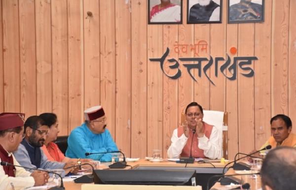 सीएम धामी ने की गढ़वाल लोकसभा की सभी विधानसभाओं के कार्यप्रगति की समीक्षा