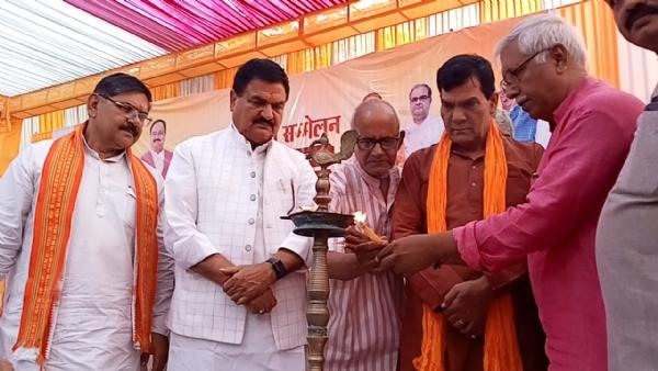 प्रभावी मतदाता सम्मेलन में शामिल हुए नगर विकास और ऊर्जा मंत्री