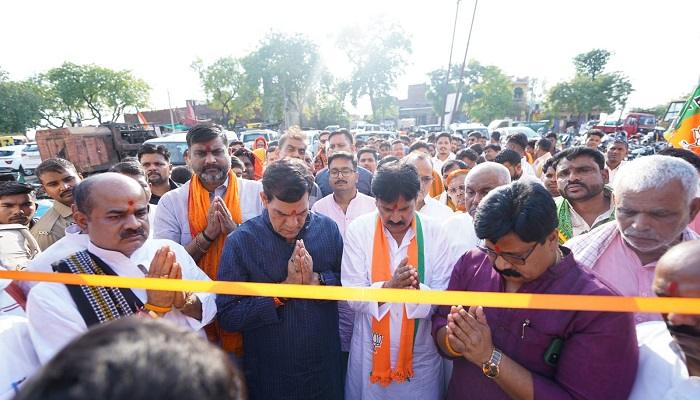 नगर विकास मंत्री एके शर्मा ने मऊ केंद्रीय कार्यालय का किया उद्घाटन