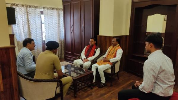 सीएम धामी ने दिए योजनाओं का लाभ लाभार्थियों को पहुंचाने के निर्देश