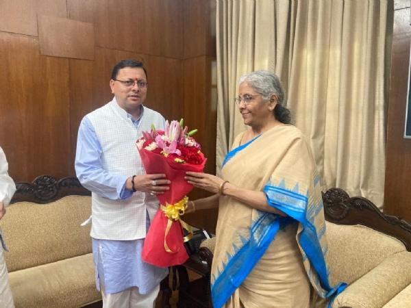 सीएम धामी ने वित्तमंत्री से की विभिन्न परियोजनाओं पर चर्चा