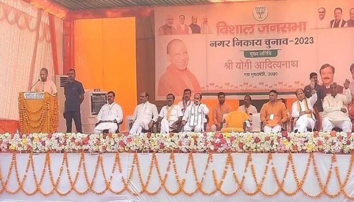 गुंडा टैक्स वसूलने वालों की प्रदेश सरकार ने गर्मी शांत कर दी: योगी आदित्यनाथ