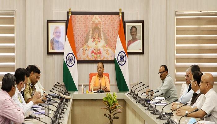 अधिक से अधिक किसानों को दिलाएं पीएम कुसुम योजना का लाभ: सीएम योगी