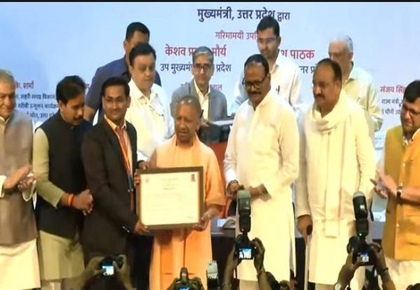 सीएम योगी ने 795 अधिकारियों को बांटे नियुक्ति पत्र