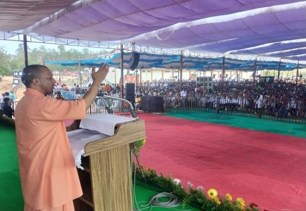 लोकसभा चुनाव में खड़गे को हराया था, विधानसभा चुनाव में पुत्र को हराएंगे : योगी