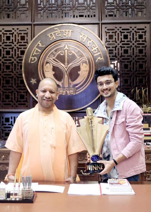 इंडियन आइडल-13 के विजेता ऋषि सिंह ने मुख्यमंत्री योगी से लिया आशीर्वाद