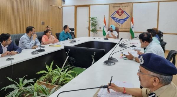 यातायात नियमों का कठोरता से पालन हो: एस एस संधू