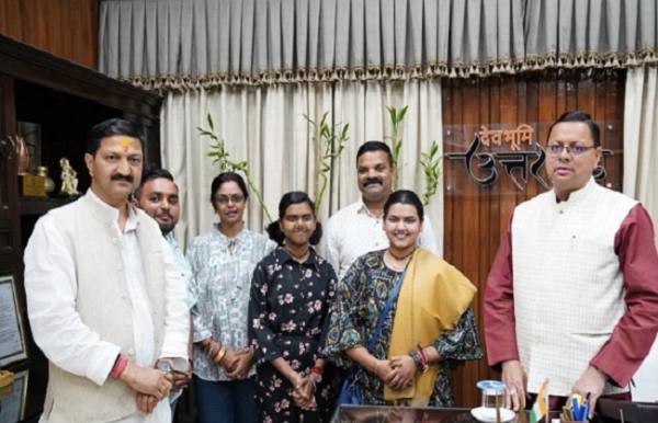 भजन गायिका अभिलिप्सा पांडा ने सीएम धामी  से की भेंट