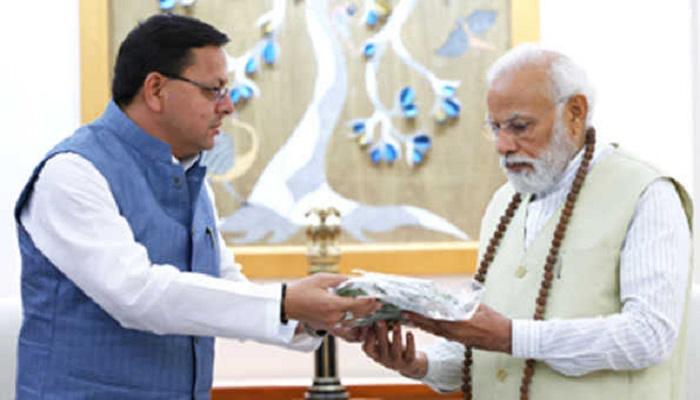 पीएम मोदी से मिले धामी, चार धाम का जल और रुद्राक्ष की भेंट