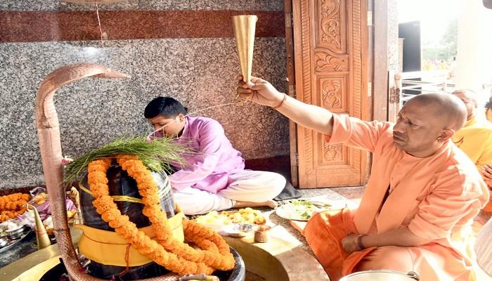 रुद्राभिषेक कर सीएम योगी ने भव्य कलशयात्रा का किया शुभारंभ