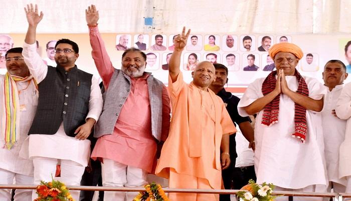 आज व्यापारी और नागरिक सीना तानकर चलते हैं: सीएम योगी