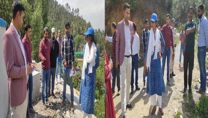 जल जीवन मिशन के तहत किए जा रहे कार्यों का DM रीना जोशी ने किया निरीक्षण