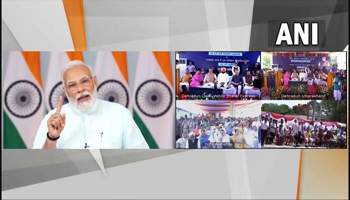 उत्तराखंड को मिली पहली वंदे भारत एक्सप्रेस, पीएम मोदी ने दिखाई हरी झंडी