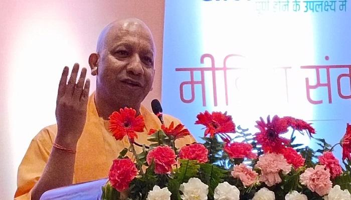 सोशल मीडिया का कोई दायरा नहीं, दुनिया में पहुंचाएं बदलते भारत की तस्वीर : सीएम योगी
