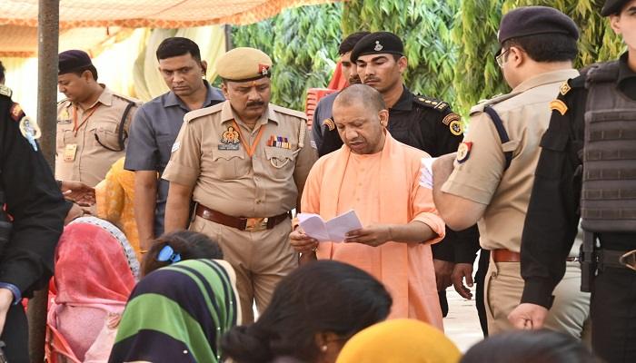 जनता को कराएं संवेदनशील सरकार का एहसास: सीएम योगी