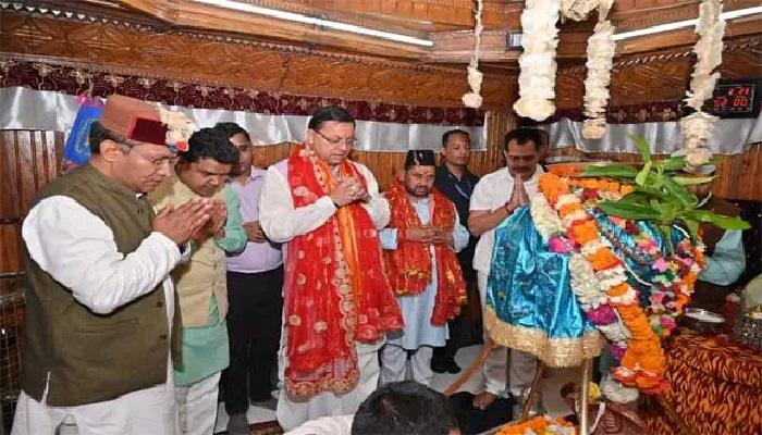 सीएम धामी ने श्रीकाशी विश्वनाथ मन्दिर में टेका मत्था, प्रदेश की खुशहाली की कामना की