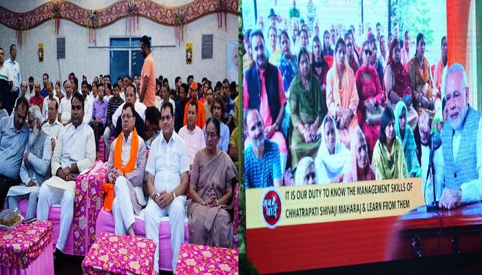 सीएम धामी ने सुना पीएम मोदी के ‘मन की बात’ का 102वां संस्करण