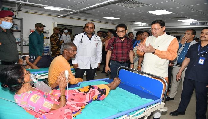 सीएम धामी ने राजकीय दून मेडिकल कॉलेज चिकित्सालय का किया औचक निरीक्षण