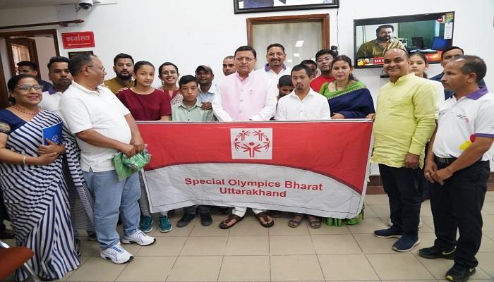 सीएम धामी से खिलाड़ियों और कोच ने की भेंट