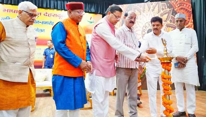 सीएम धामी ने प्रदान किया साहित्यकारों को प्रतिष्ठित उत्तराखण्ड साहित्य गौरव सम्मान