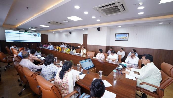 निकायों को साफ-सुथरा एवं बेहतर नागरिक सुविधाओं का बनाएं हब: एके शर्मा