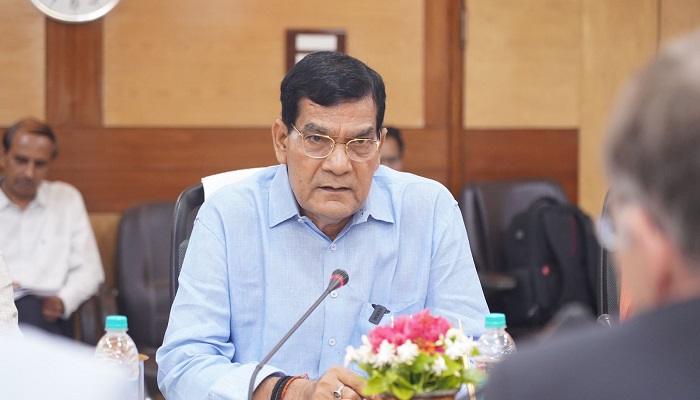 लोगों को जागरूक करें कि खासतौर से बरसात में विद्युत उपकरणों को छूने से बचें: एके शर्मा
