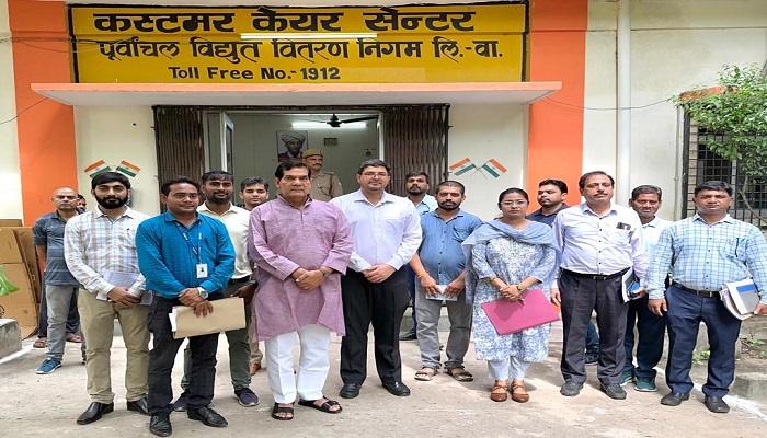 ऊर्जा मंत्री ने वाराणसी में पूर्वांचल डिस्कॉम के कस्टमर केयर सेंटर 1912 का किया निरीक्षण