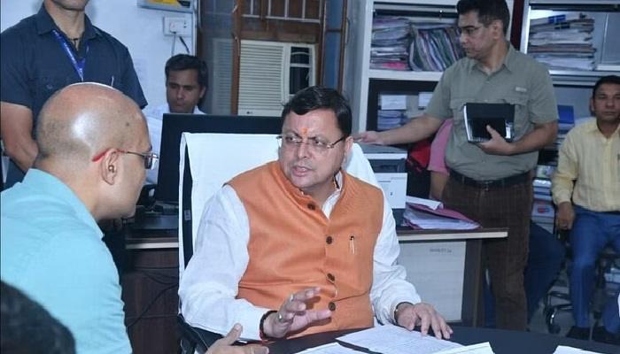 अचानक आपदा कंट्रोल रुम पहुंचे सीम धामी