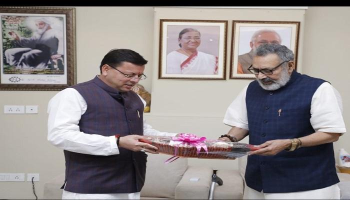 सीएम धामी ने केंद्रीय मंत्री गिरिराज सिंह से की भेंट, इन मुद्दों पर की चर्चा