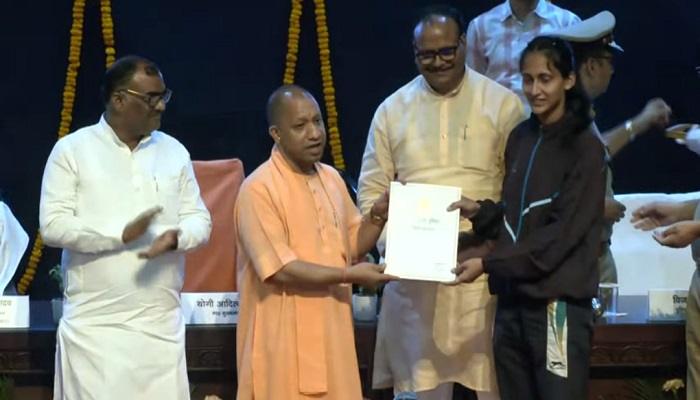 सीएम योगी ने खिलाड़ी कोटे में चयनित 227 आरक्षियों को दिए नियुक्ति पत्र