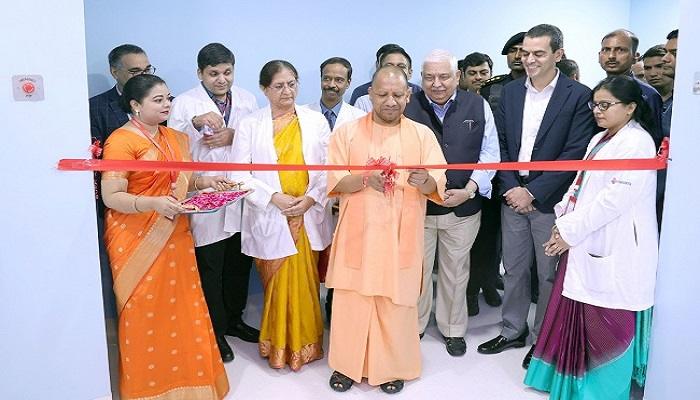 सरकार के पास जरूरतमंद के इलाज के लिए पैसे की कमी नहीं : योगी