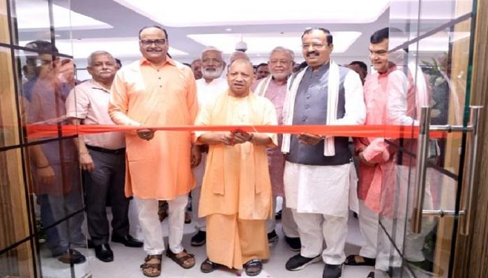 जनता की सुरक्षा के साथ खिलवाड़ करके न हो कोई भी आयोजन : सीएम योगी