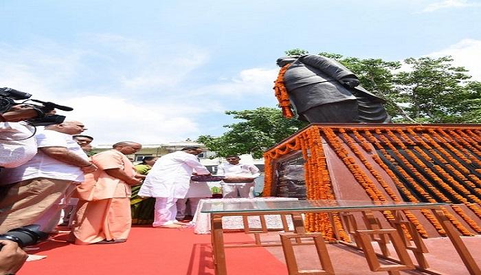 सीएम योगी ने लालजी टण्डन को दी श्रद्धांजलि