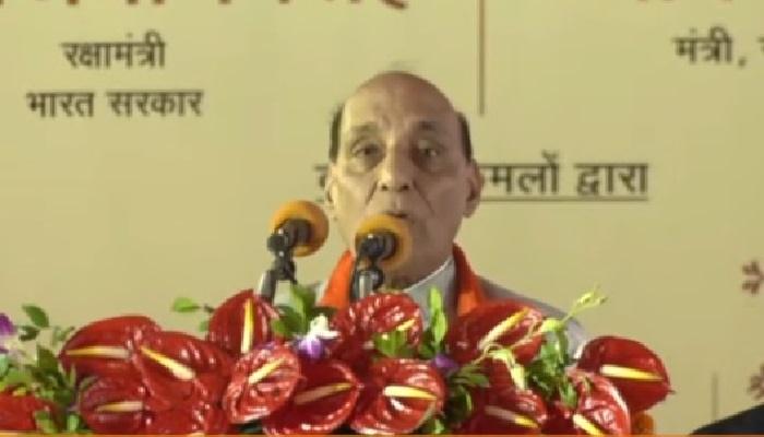 सीएम योगी नए उत्तर प्रदेश के निर्माण में पूरे मनोयोग से लगे हुए हैं: राजनाथ सिंह