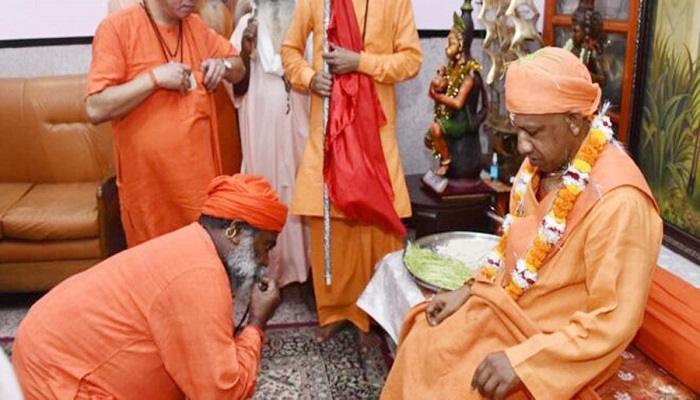 शिष्य ही नहीं, गुरु के साथ योगी आदित्यनाथ ने पुत्र का भी निभाया धर्म
