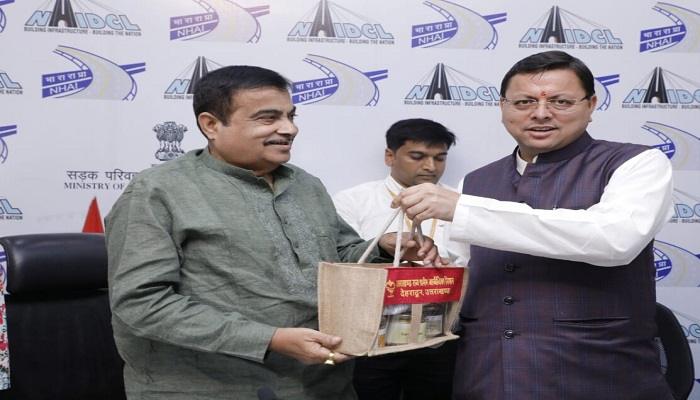 सीएम धामी ने नितिन गडकरी से की मुलाकात, सड़क कनेक्टिविटी पर की चर्चा