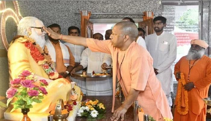 गुरु पूर्णिमा पर सीएम योगी ने की गोरक्षनाथ एवं नाथपंथ के गुरुजन की विशिष्ट पूजा