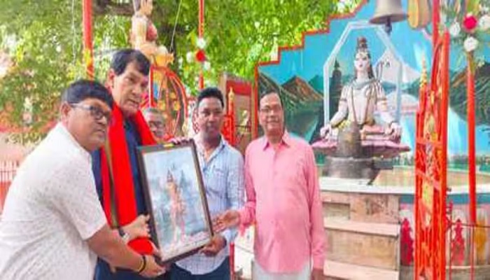 शांति कुंज गाय घाट पर एके शर्मा ने भगवान शिव का किया पूजन-अर्चन