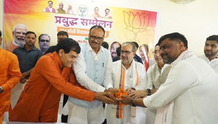 “इंडिया“ गठबंधन पर बोले एके शर्मा- फ्यूज झालर को घर लायेंगे तो प्रकाश कभी नहीं मिलेगा: एके शर्मा