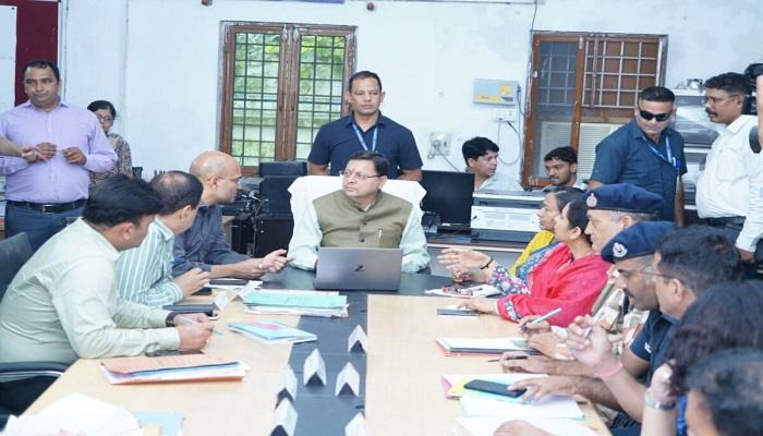 सीएम धामी पहुंचे आपदा कंट्रोल रूम, दिये ये सख्त निर्देश