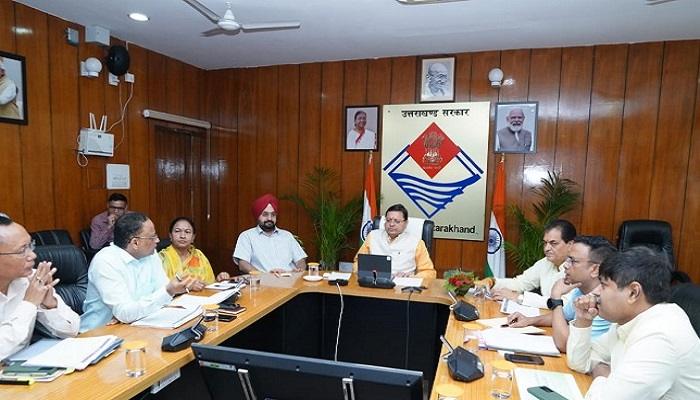 जिलाधिकारी राजस्व वसूली में और लाएं तेजी : सीएम धामी