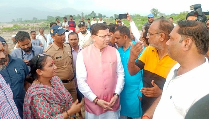 सीएम धामी ने आपदाग्रस्त क्षेत्रों का किया स्थलीय निरीक्षण, तत्काल राहत पहुंचाने के दिए निर्देश