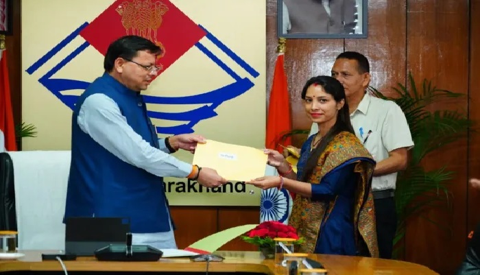 सीएम धामी ने सौंपा 17 अभ्यर्थियों को नियुक्ति पत्र