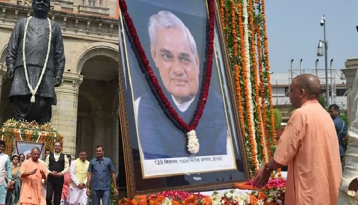 पूर्व पीएम अटल बिहारी की पुण्यतिथि पर सीएम योगी ने अर्पित की पुष्पांजलि