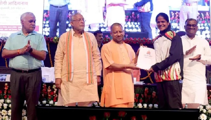 सीएम योगी ने खिलाड़ी कोटे के 233 आरक्षियों को सौंपे नियुक्ति पत्र