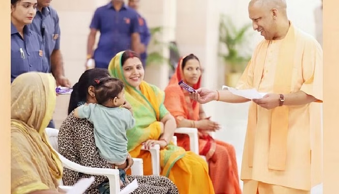 इलाज के लिए सरकार भरपूर मदद करेगी: सीएम योगी