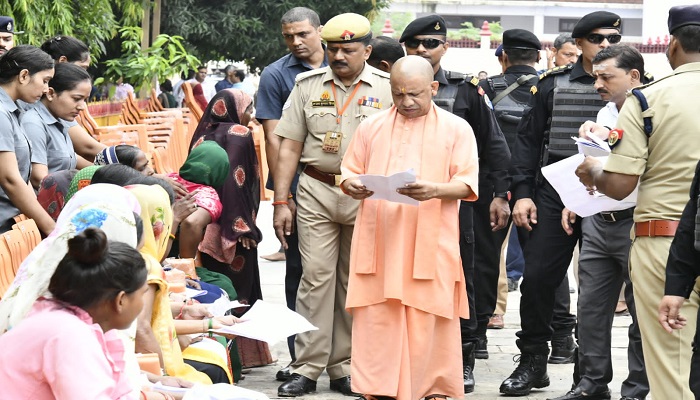 समयबद्ध, गुणवत्तापूर्ण और संतुष्टिपरक निस्तारण के लिए सीएम योगी ने दिए निर्देश
