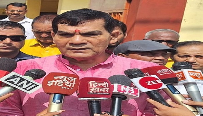 देशवासी I.N.D.I.A. गठबंधन के बहकावें में न आए और अपने आप को इससे दूर रखें: एके शर्मा